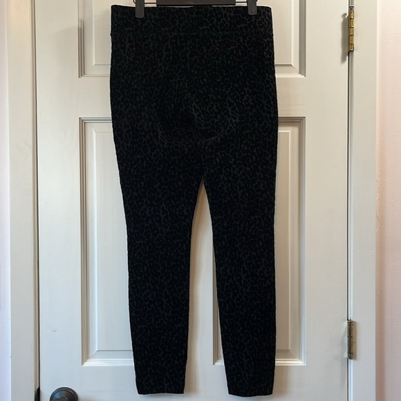 Old Navy Black Cheetah Velvet Skinny Pull On Stevie High Rise Pants - Size M - Picture 4 of 7